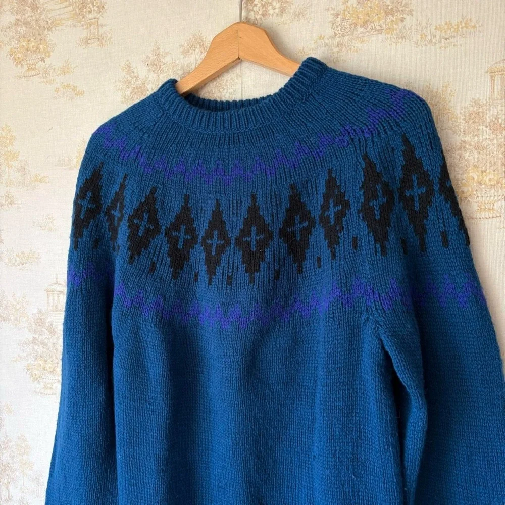 Vintage blue and black fair isle Nordic argyle wool chunky knit crewneck sweater